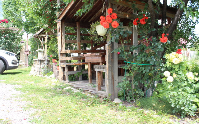 U Druzej Guest House