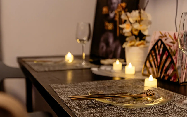 Апартаменты Жуковского 1/2/10с2 (303)