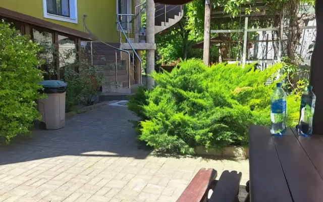 Yava Guest house