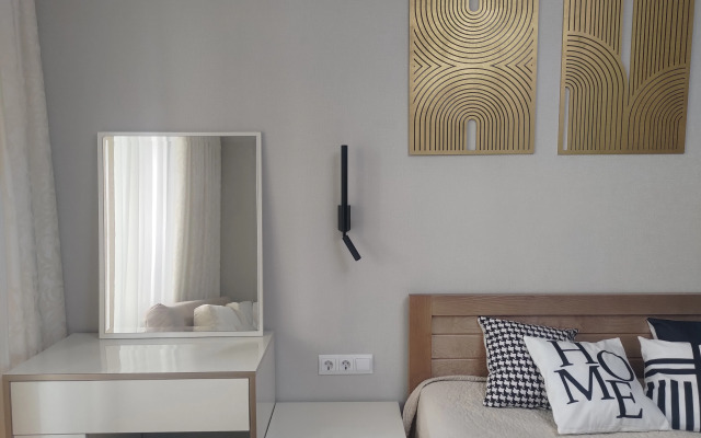 Жилое помещение 2-к квартира у метро Молодежная с яркими закатами