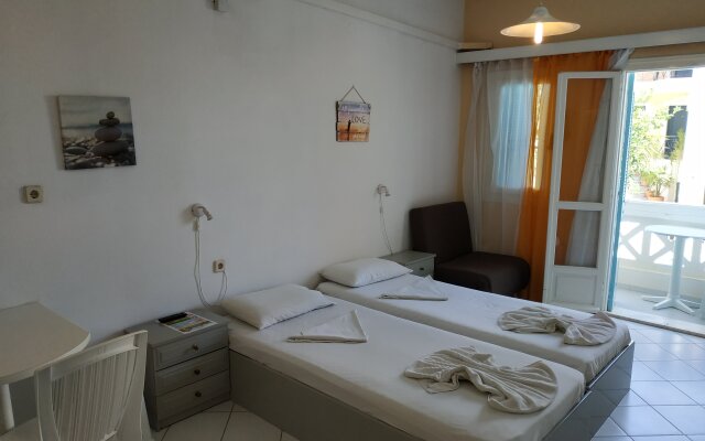 Отель Renia Studios