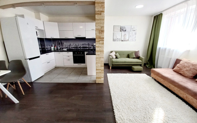 V Serdtse Vostochnogo Rayona Flat