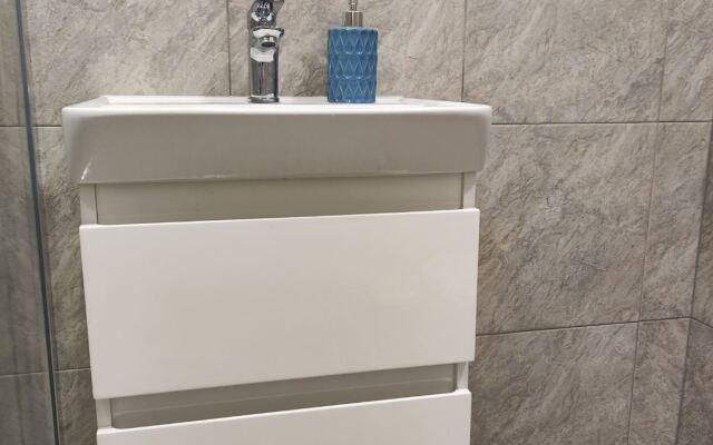 Novye U Metro dlya 4 gostey Apartments