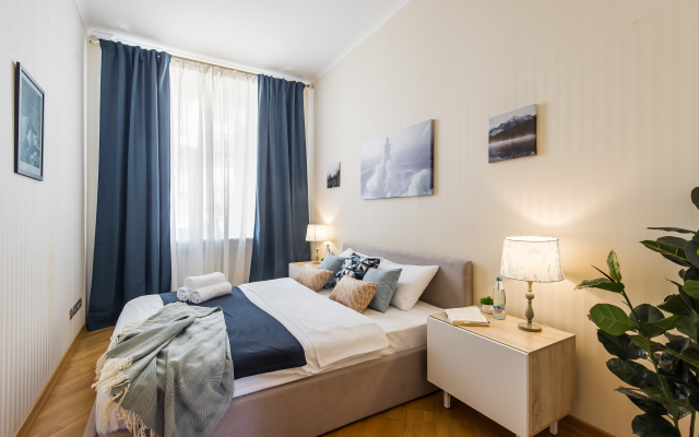Gm Trekhkomnatnaya U Krasnoy Ploschadi  Apartments