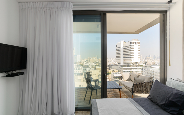 High End & City View by FeelHome