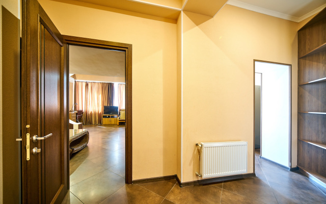 Двухуровневые апартаменты у моря на Античном