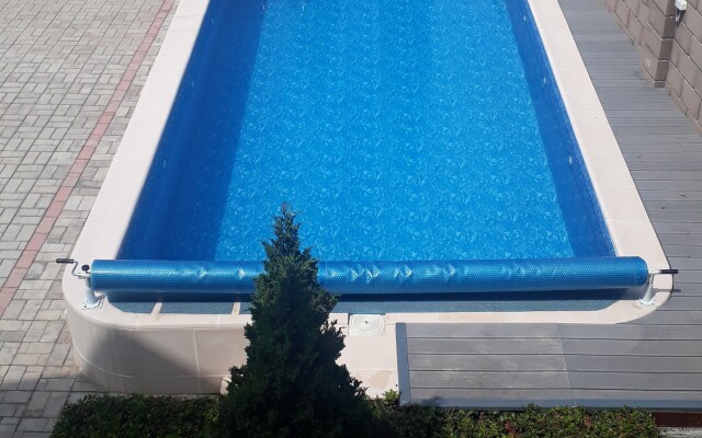 Yani Guest House