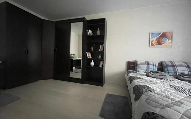 Na ulitse Yubileynoy Flat