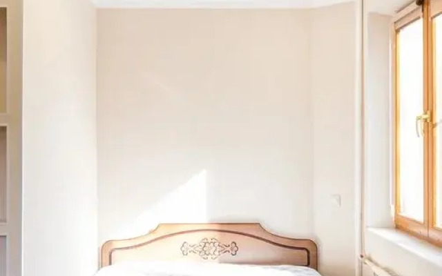Na Zvezdnoy 51k1 Apartments