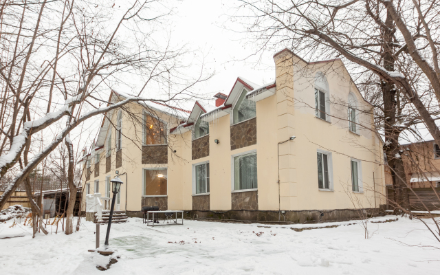 Ulitsa Belyakova 1a Private House