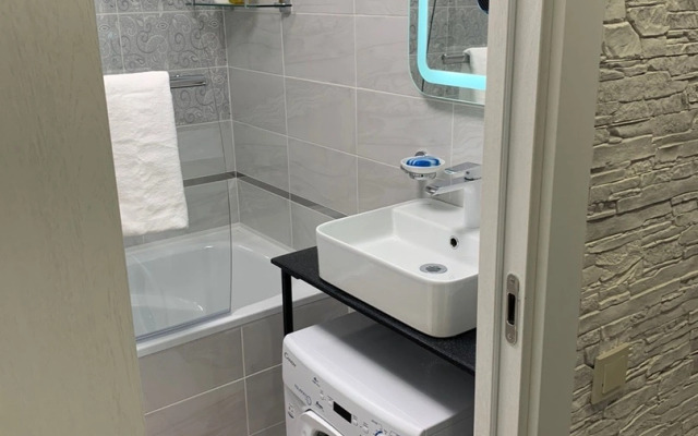 Na Sverdlova 79A NiceAparts Flat