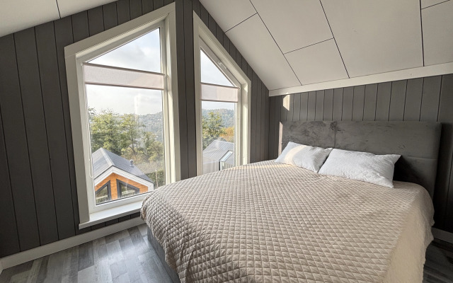 Частный дом у леса