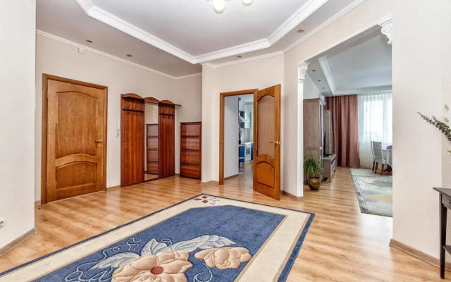 Na Ulitse Dostyk, 14 Apartments
