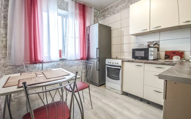 Uyutnaya Dvukhkomnatnaya S Udobnym Raspolozheniem Flat