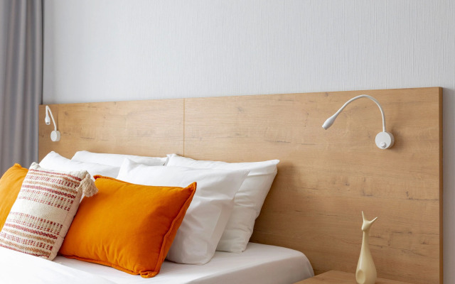 Studiya u Metro Parnas Apartments