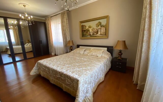 V Kedrovoy Rosche Guest House