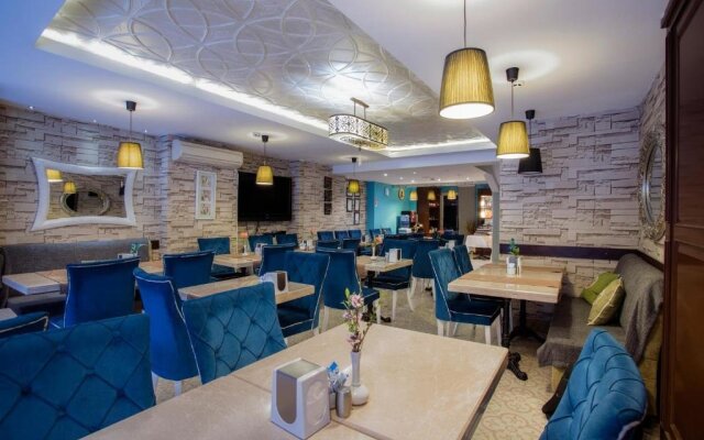 Raymond Blue Hotel