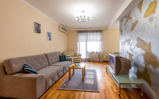 DayFlat na Tryohsvyatitelskoy 3 Apartments