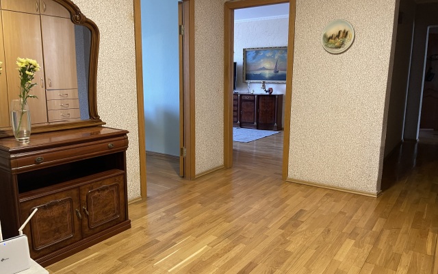 Blagorodnaya klassika v Tsentre Flat