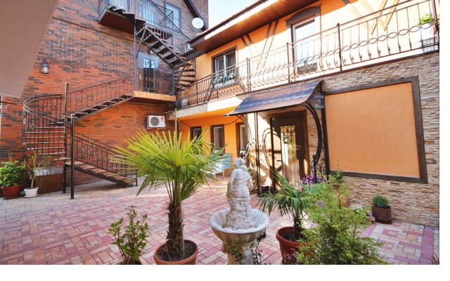 U Irinyi Guest House