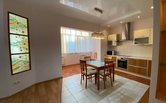 Yevrodvushka Na Larina S Vidom Na Mishennuyu Sopku Flat