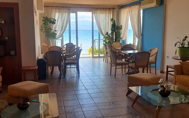 Artemis Hotel