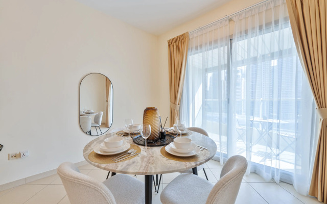 Marcopolo - Lavish 2BR next to Metro & Tram Apartments