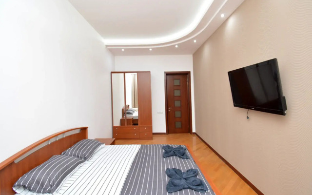 3-Komn. V Novostroyke, Ulitsa Arama, Di6413 Flat