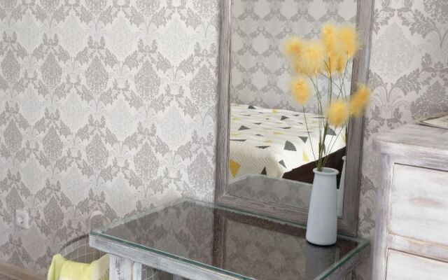 Ryadom S Naberezhnoy Flat