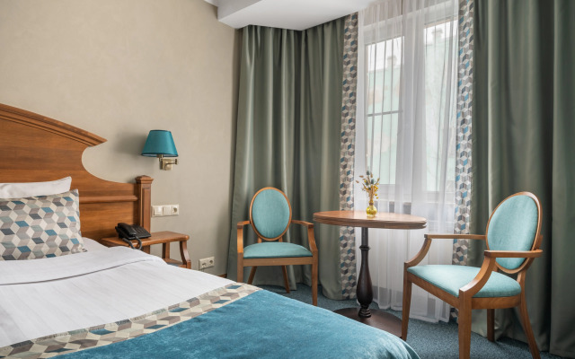3 Mostа Hotel