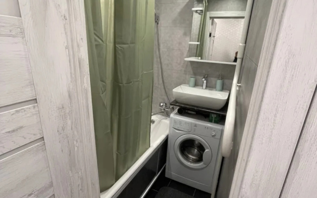 Apartamenty na Askol'dovcev 37