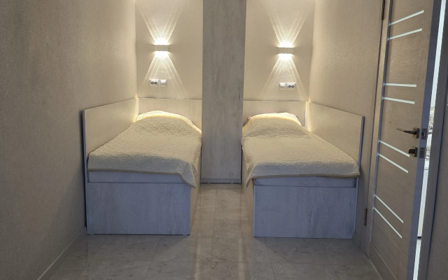 Na Avtostancii Elizovo Triple Living Quarters