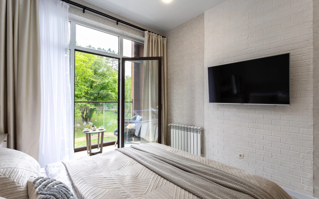 S Balkonom I Vidom Na Lesopark Alleya 326 Flat