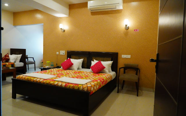 Vjr Mahal and Vinayagam Residency Hotel