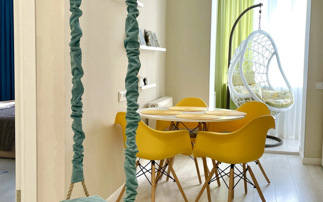 Квартира с качелями у моря