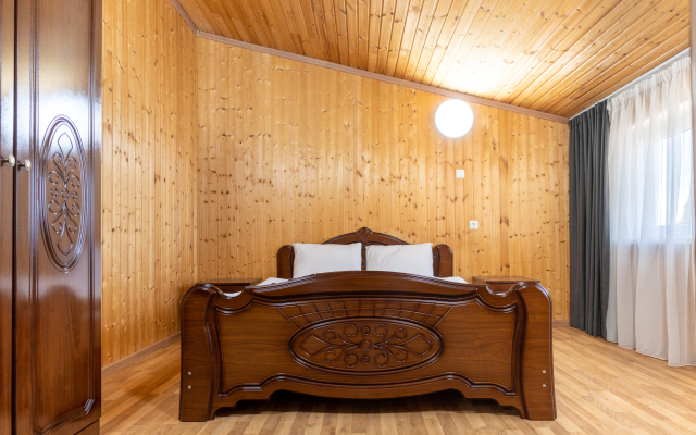 Maksim Park-Loo Hotel