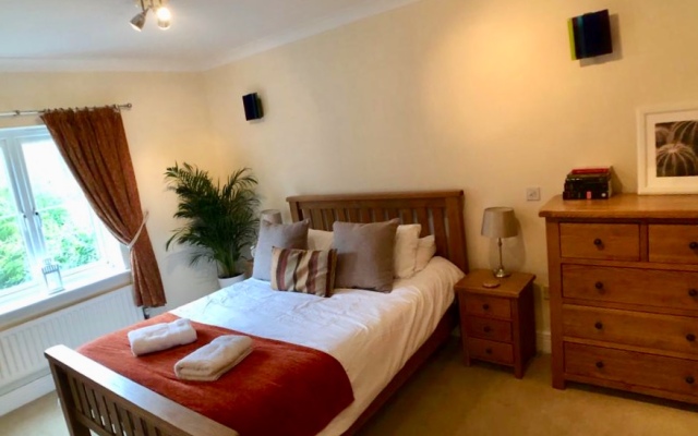 Superb House in Oxford Apartments