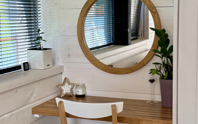 Частный Дом с Верандой в Лесу