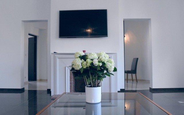 Апартаменты Spacious Flat Near Arc de Triomphe