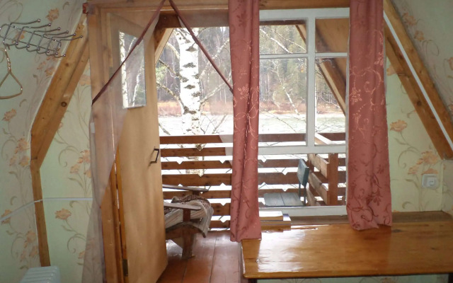 Частный дом в живoпиcнoм месте на беpегу Бии