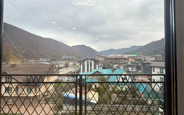 Квартира Просторная студия с террасой напротив отеля Мариотт