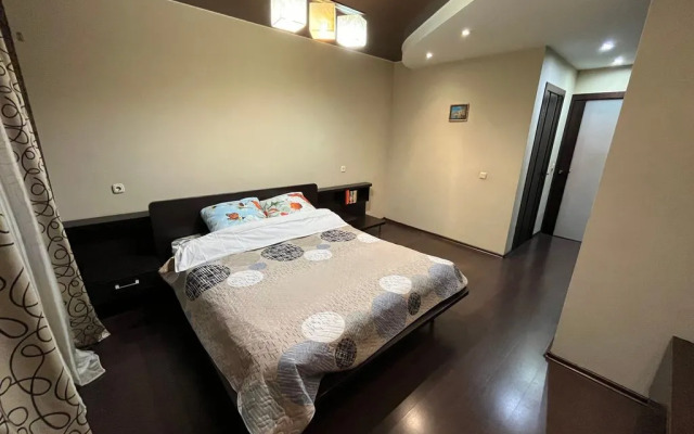 Bolshaya Kvartira s Yevroremontom Flat