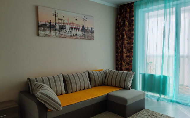 Uyutnaya kvartirka u ozera Flat