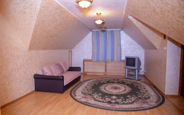 Dom V Molodi Guest House