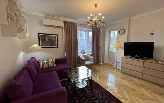 M. Smolenskaya Stilnaya 1-Kh Komn. Flat