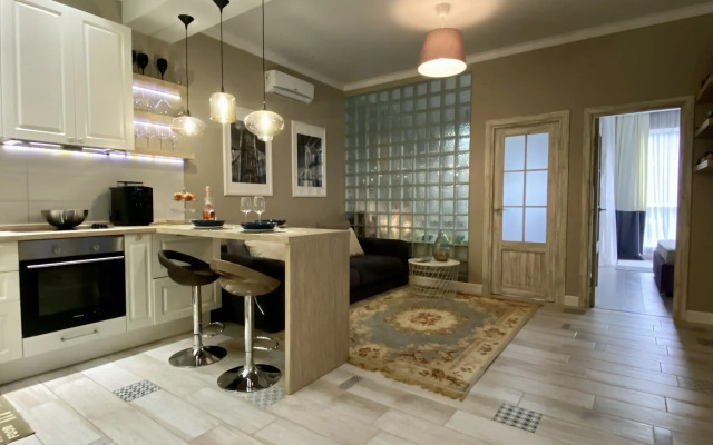 Uyutnaya Trekhkomnatnaya S Shikarnoy lodzhiey Flat