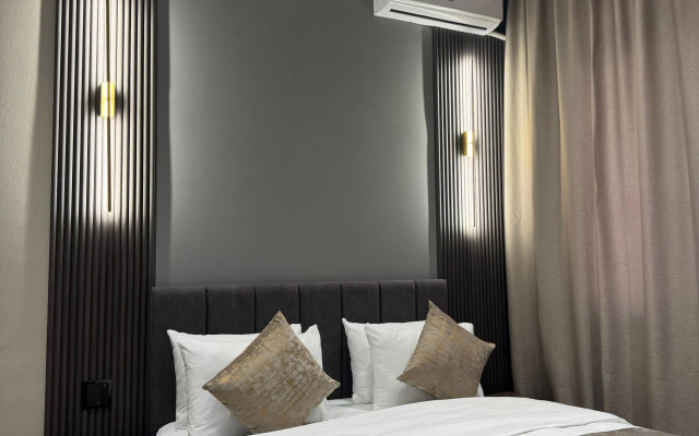Twelve Inn Hotel