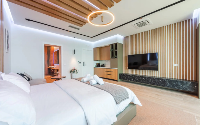 Marina Luxury Suites 101 Jacuzzi Apartments