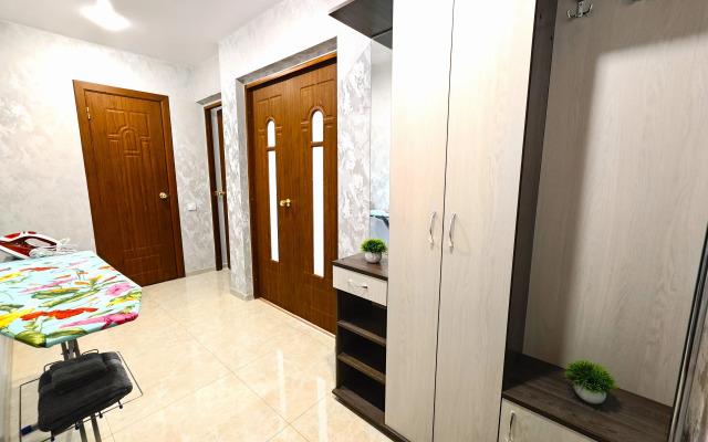 Odnushka U Metro Kozyya Sloboda Apartments