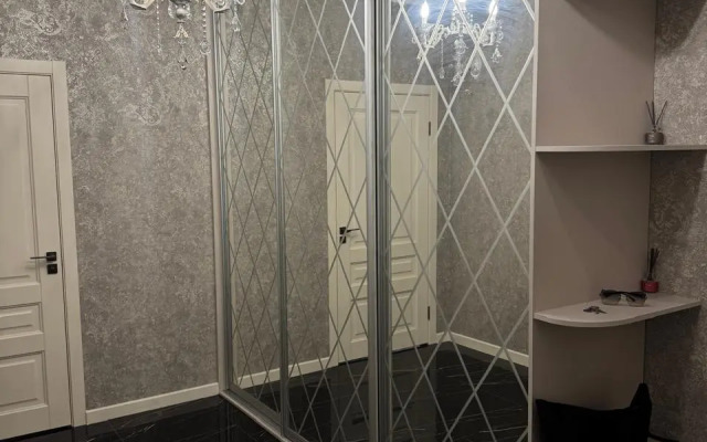 Krasivaya kvartira v tsentre Omska Flat